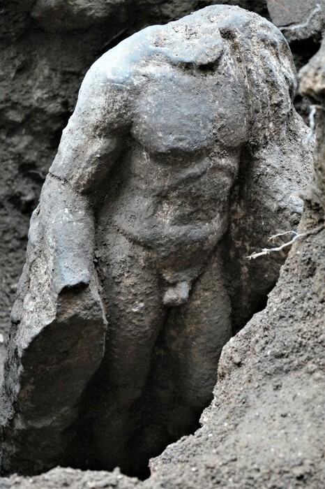 Ανακαλύφθηκε άγαλμα των αυτοκρατορικών χρόνων σε ανασκαφή στο κέντρο της Βέροιας
