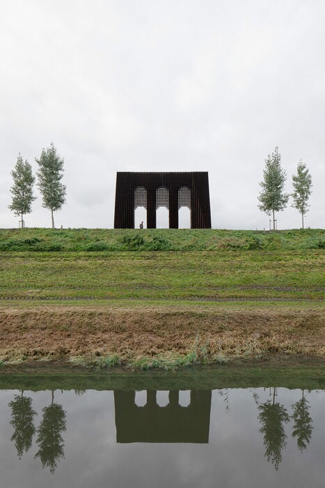 Ένα εντυπωσιακό μνημείο από σωλήνες στο πάρκο της Ουτρέχτης