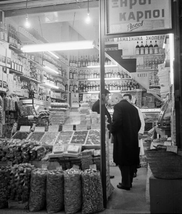 Η ζωή στους δρόμους της Αθήνας το 1964