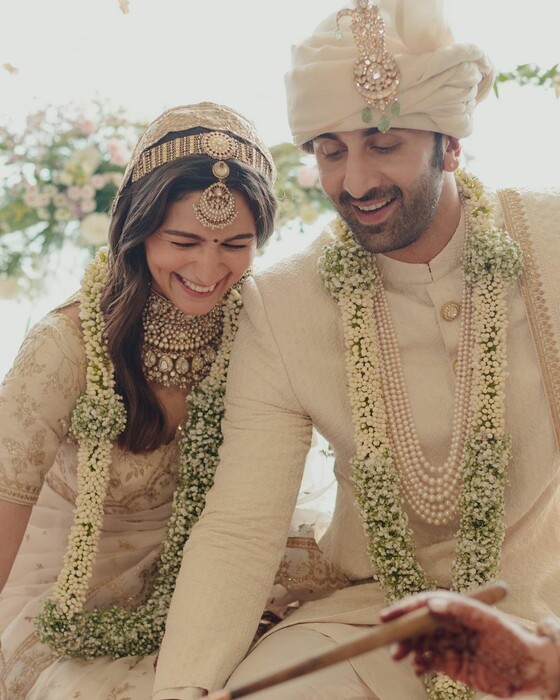 Γάμος στο Μπόλιγουντ- Παντρεύτηκαν οι σταρ Alia Bhatt και Ranbir Kapoor