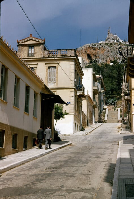 Bόλτα στο Κολωνάκι του 1952