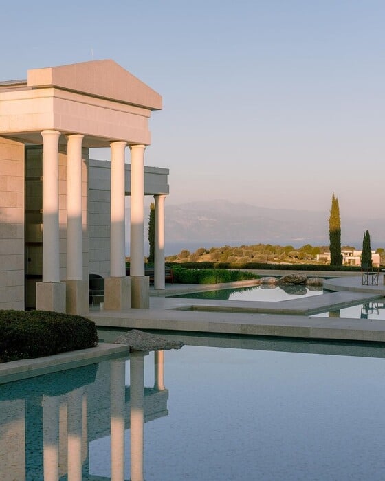 Amanzoe: Ποιο είναι το ξενοδοχείο που απειλήθηκε από τις φλόγες στο Κρανίδι