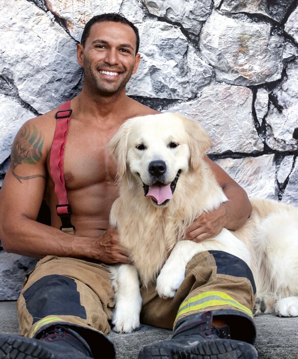 Οι πυροσβέστες της Αυστραλίας «ξαναχτυπούν»: Με κοάλα, άλογα και σκύλους αγκαλιά στο ημερολόγιο του 2023