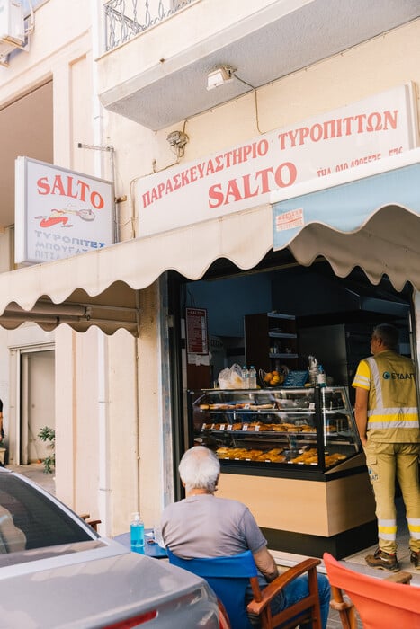 Τυρόπιτες και πιροσκί στον Πειραιά