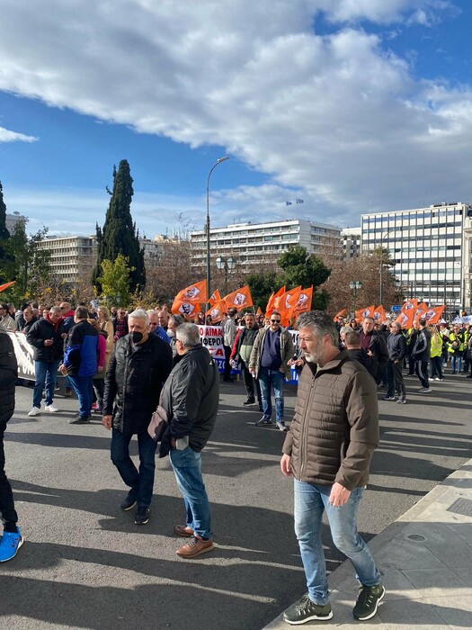 Πορεία διαμαρτυρίας στο κέντρο της Αθήνας από εργαζόμενους στους δήμους