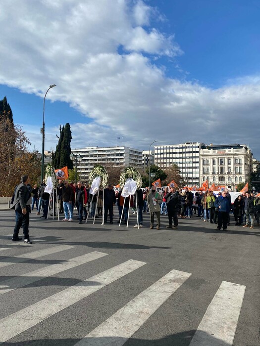 Πορεία διαμαρτυρίας στο κέντρο της Αθήνας από εργαζόμενους στους δήμους