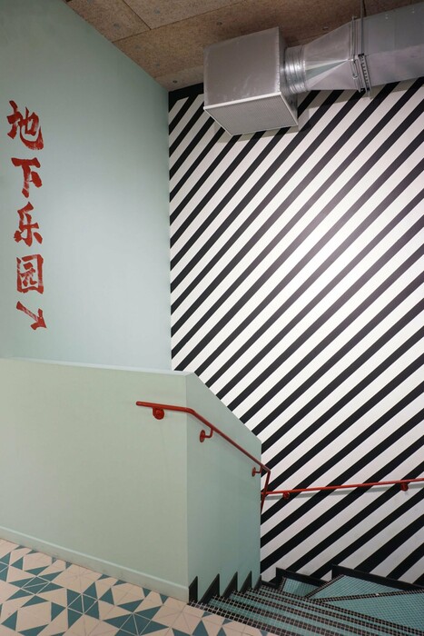 Ένα παρισινό εστιατόριο μας συστήνει στη ρετρό κινέζικη αισθητική