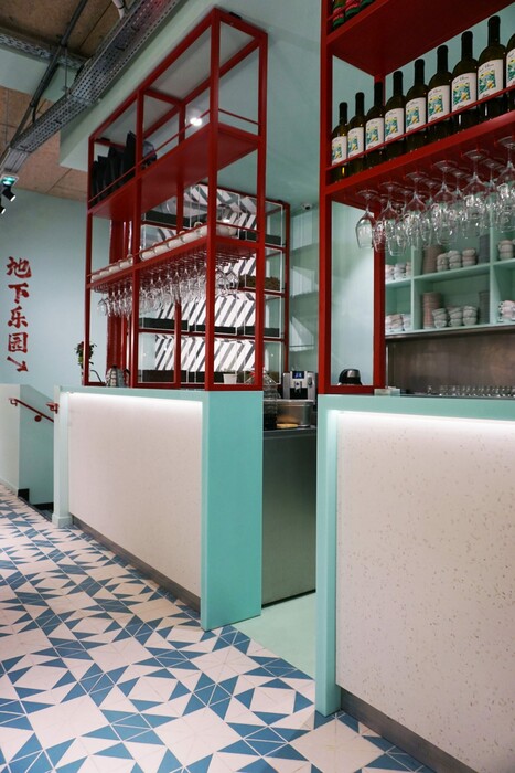 Ένα παρισινό εστιατόριο μας συστήνει στη ρετρό κινέζικη αισθητική