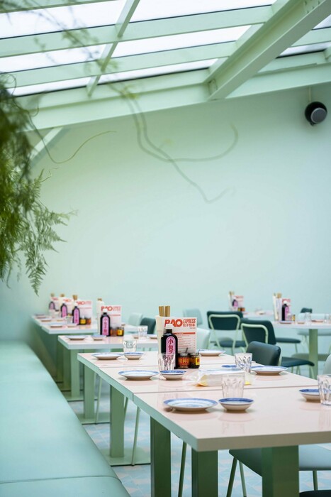 Ένα παρισινό εστιατόριο μας συστήνει στη ρετρό κινέζικη αισθητική