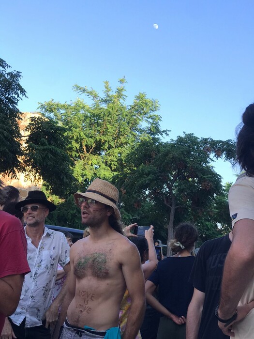 Το πρώτο Pride Χανίων έγινε με μαζική συμμετοχή και δυνατά αντιφασιστικά μηνύματα