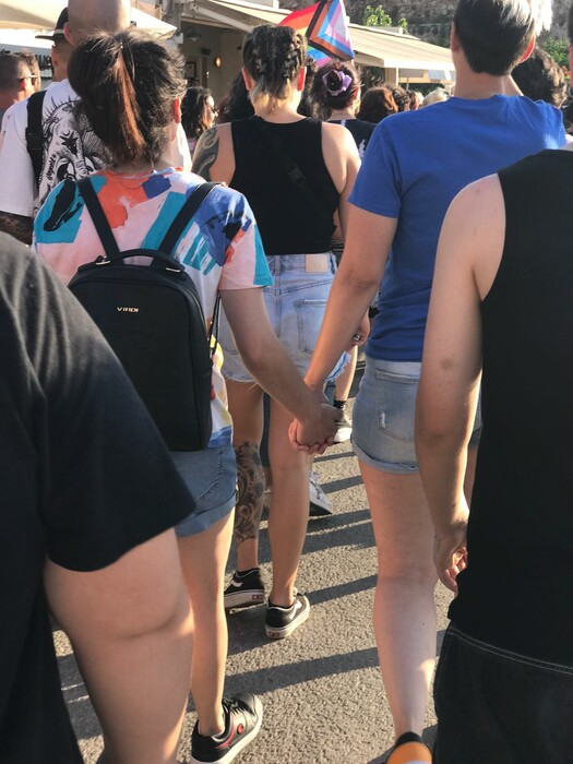 Το πρώτο Pride Χανίων έγινε με μαζική συμμετοχή και δυνατά αντιφασιστικά μηνύματα