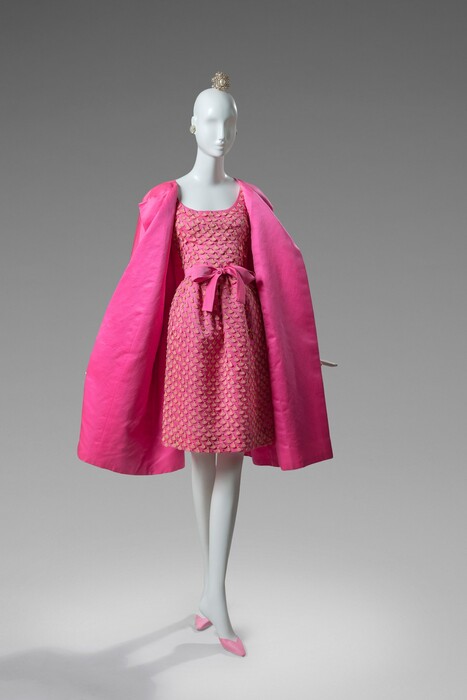 Σε δημοπρασία το εικονικό ροζ φόρεμα της Όντρεϊ Χέπμπορν από το «Breakfast at Tiffany’s»