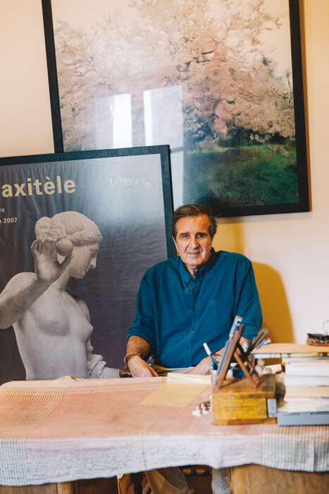Σταύρος Πετσόπουλος. Εκδότης. Γεννήθηκε στην Αθήνα, ζει στη Νεάπολη Εξαρχείων.