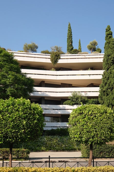 Ένας Γερμανός αρχιτέκτονας - και ένας Έλληνας φωτογράφος μόλις κυκλοφόρησαν ένα βιβλίο - ωδή στην αθηναϊκή πολυκατοικία