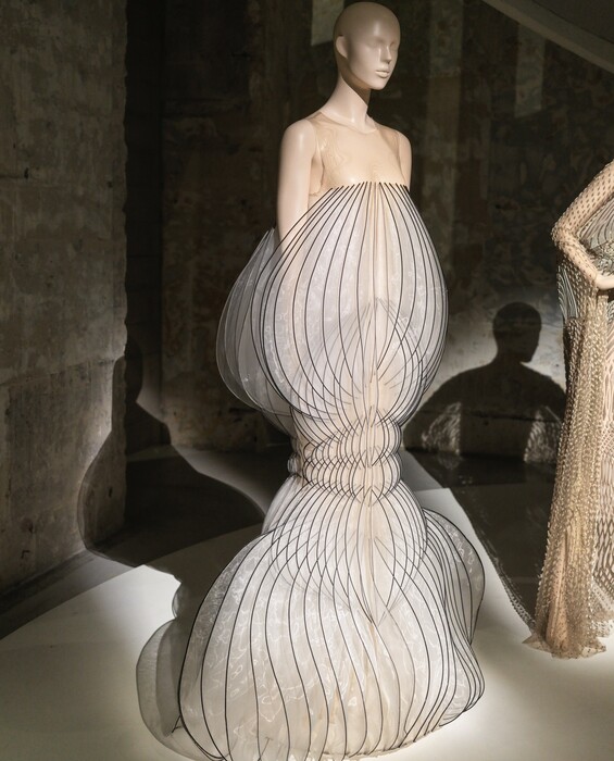 Iris van Herpen: Σμιλεύοντας τις αισθήσεις