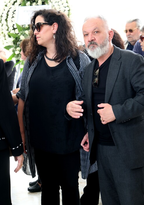 Γιάννης Φέρτης: Η κηδεία του αυτή την ώρα στο Α' Νεκροταφείο