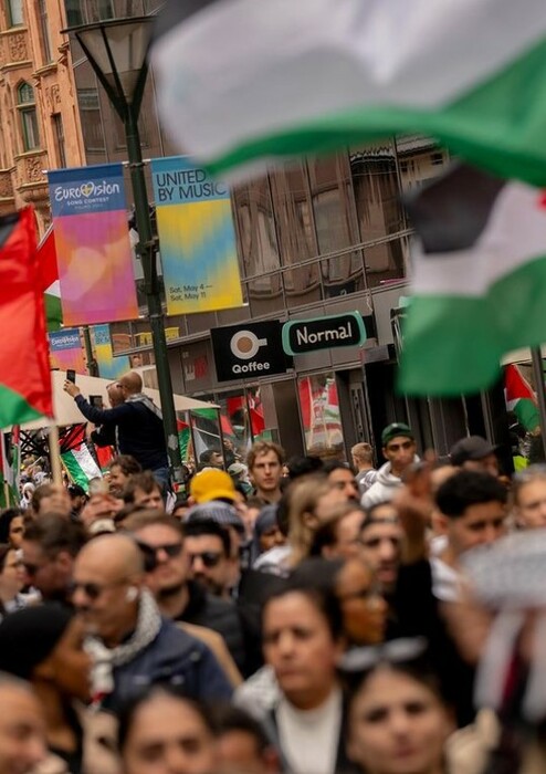 Eurovision: Έξι στιγμιόρυπα από τη μεγάλη διαδήλωση υπέρ της Παλαιστίνης την ώρα του διαγωνισμού