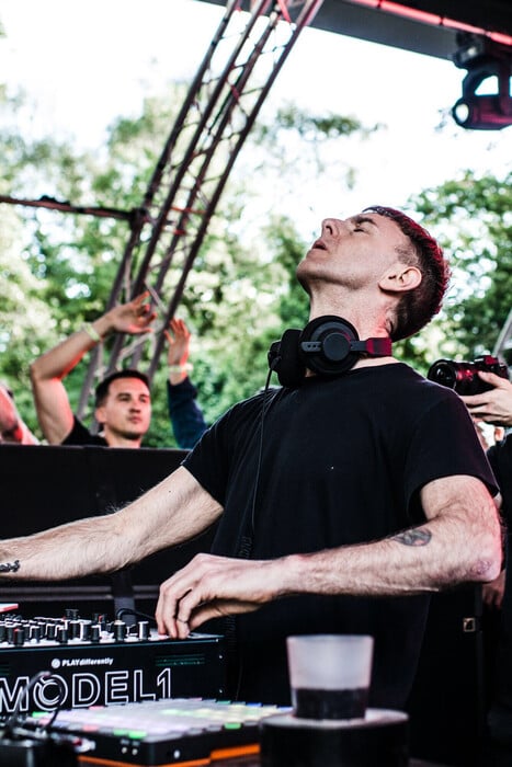 Ο Richie Hawtin παίζει ακόμα για τα παράξενα παιδιά