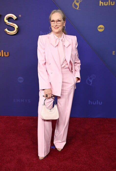 Emmy 2024: Old Hollywood glam και 70s κοστούμια στο κόκκινο χαλί