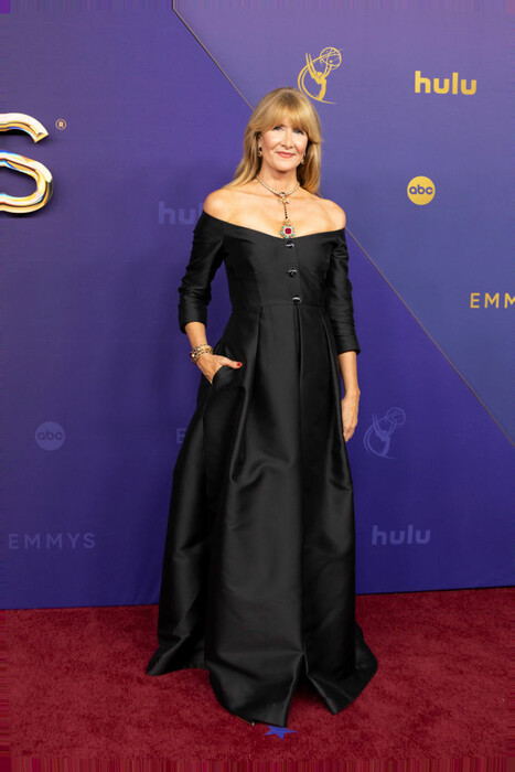 Emmy 2024: Old Hollywood glam και 70s κοστούμια στο κόκκινο χαλί