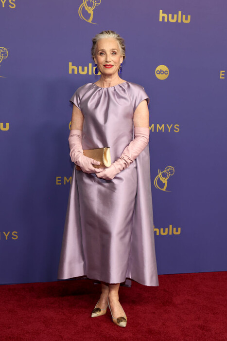 Emmy 2024: Old Hollywood glam και 70s κοστούμια στο κόκκινο χαλί