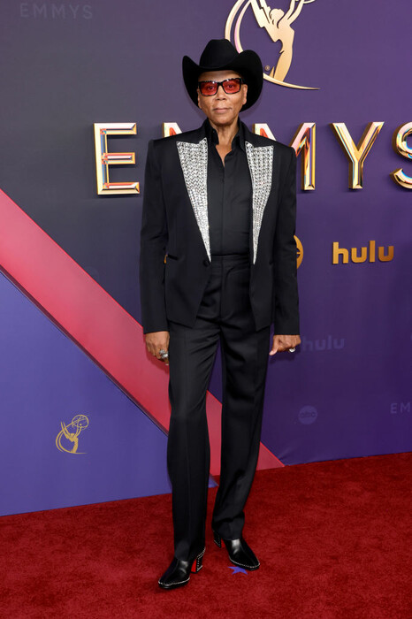 Emmy 2024: Old Hollywood glam και 70s κοστούμια στο κόκκινο χαλί