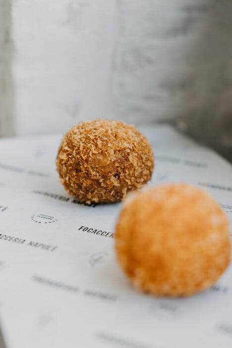 Από arrancini μέχρι καλαμάκι συκώτι στο χέρι: Αυτό είναι το νέο αθηναϊκό street food