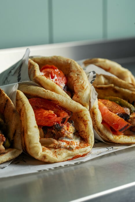 Από arrancini μέχρι καλαμάκι συκώτι στο χέρι: Αυτό είναι το νέο αθηναϊκό street food