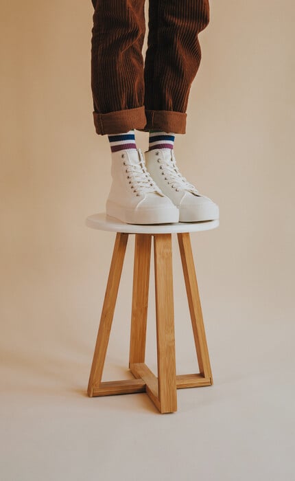 ΕΠΕΞ Φθαρμένα vs καθαρά sneakers: Το πιο φιλικό ματς στην ιστορία της μόδας
