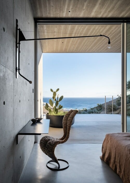 O θρύλος του βρετανικού design Tom Dixon πουλάει τη βίλα του στη Μύκονο για 25 εκατομμύρια δολάρια