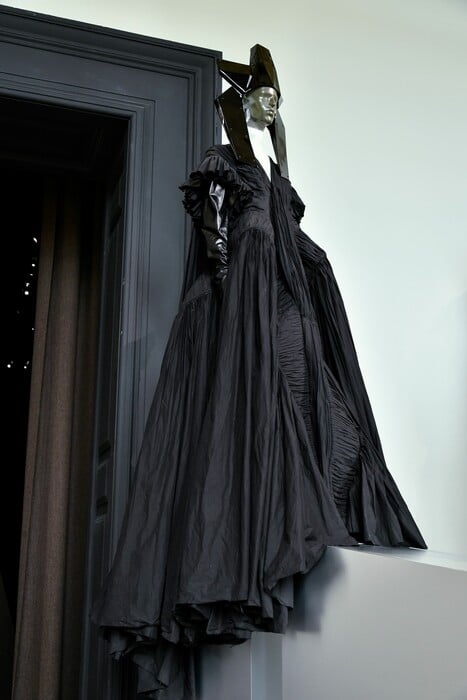 Ο Rick Owens επέστρεψε στο Παρίσι για «να προκαλέσει και να σοκάρει», και τα κατάφερε
