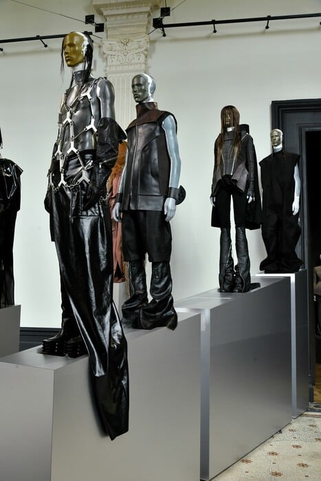 Ο Rick Owens επέστρεψε στο Παρίσι για «να προκαλέσει και να σοκάρει», και τα κατάφερε