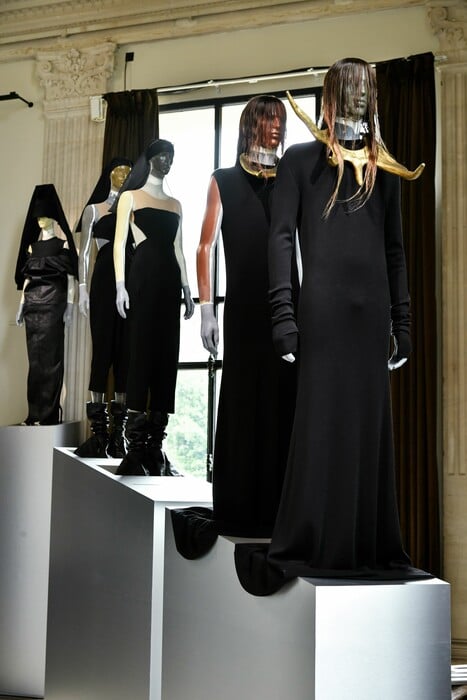 Ο Rick Owens επέστρεψε στο Παρίσι για «να προκαλέσει και να σοκάρει», και τα κατάφερε