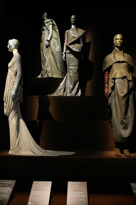 Ο Rick Owens επέστρεψε στο Παρίσι για «να προκαλέσει και να σοκάρει», και τα κατάφερε