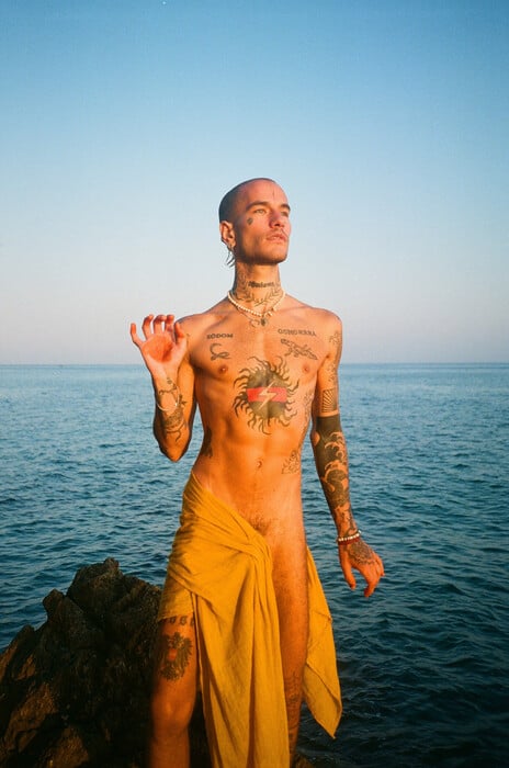 ΕΠΕΞ Spyros Rennt: «Το nightlife είναι καταφύγιο για τους queer ανθρώπους»
