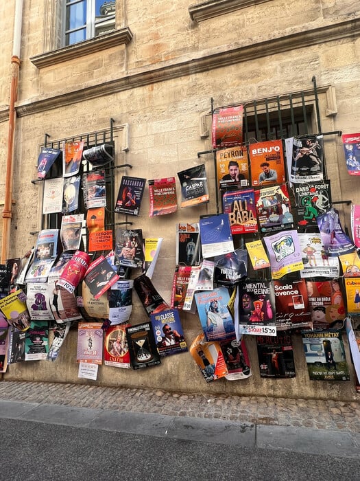 Όλα όσα ζήσαμε στο 79ο Φεστιβάλ της Αβινιόν: από το «La Distance» του Ροντρίγκες έως τη μεγάλη επιτυχία του Μπανούσι