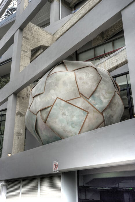Concrete Aesthetic: Γιατί βλέπουμε τόσο γκρι στην Αθήνα;