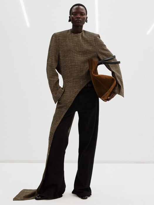 Collection D: H νέα συλλογή της Phoebe Philo προοιωνίζεται τη μεγάλη επιστροφή της Couture στη μόδα