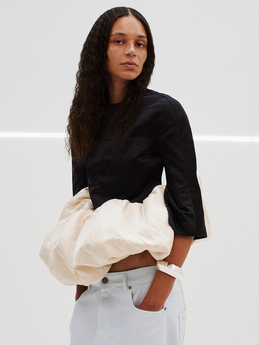 Collection D: H νέα συλλογή της Phoebe Philo προοιωνίζεται τη μεγάλη επιστροφή της Couture στη μόδα
