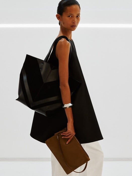 Collection D: H νέα συλλογή της Phoebe Philo προοιωνίζεται τη μεγάλη επιστροφή της Couture στη μόδα