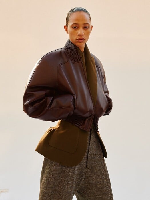 Collection D: H νέα συλλογή της Phoebe Philo προοιωνίζεται τη μεγάλη επιστροφή της Couture στη μόδα