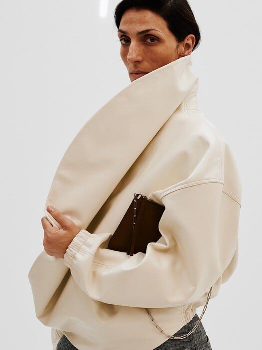 Collection D: H νέα συλλογή της Phoebe Philo προοιωνίζεται τη μεγάλη επιστροφή της Couture στη μόδα