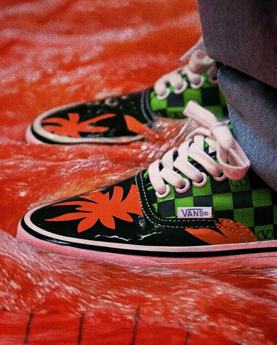 Valentino Garavani x Vans: Η συνεργασία που ενώνει την υψηλή ραπτική με το skate DNA
