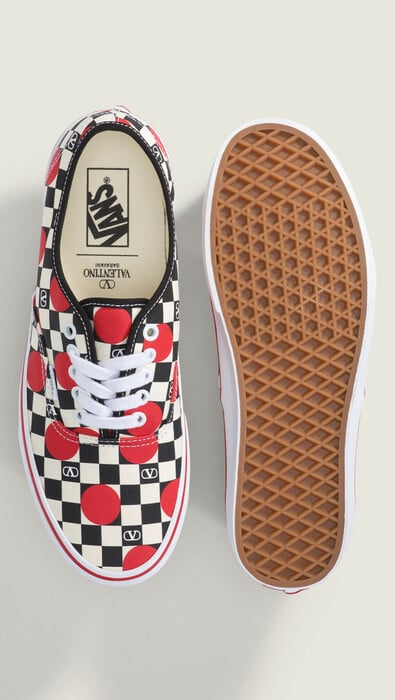 Valentino Garavani x Vans: Η συνεργασία που ενώνει την υψηλή ραπτική με το skate DNA