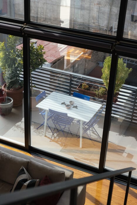 To χαμογελαστό σπίτι/Ένα σπίτι σε σχήμα χαμόγελου