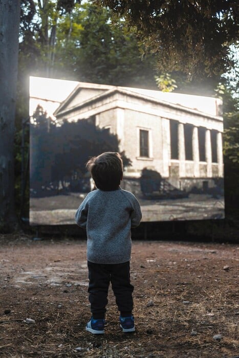 Η Κατερίνα Κομιανού καταγράφει με μοναδικό τρόπο την πόλη, τα αισθήματα και τις αλλαγές της