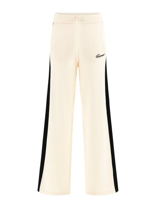 Η GUESS επαναφέρει το collegiate style με τη νέα Athleisure συλλογή