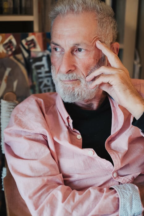 Ένας ύμνος για την γκέι αγάπη και τη φιλία σε έναν κόσμο όπου θερίζει το Aids