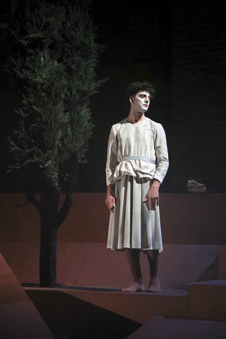 ΕΠΕΞΕΡΓ. Το πλατωνικό Συμπόσιο στη χώρα των νεκροζωντανών