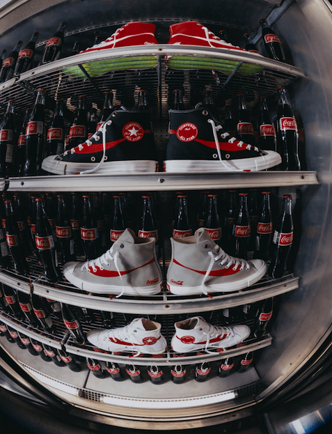 H νέα capsule συλλογή Coca Cola είναι έτοιμη να την αγαπήσεις και να την μοιραστείς